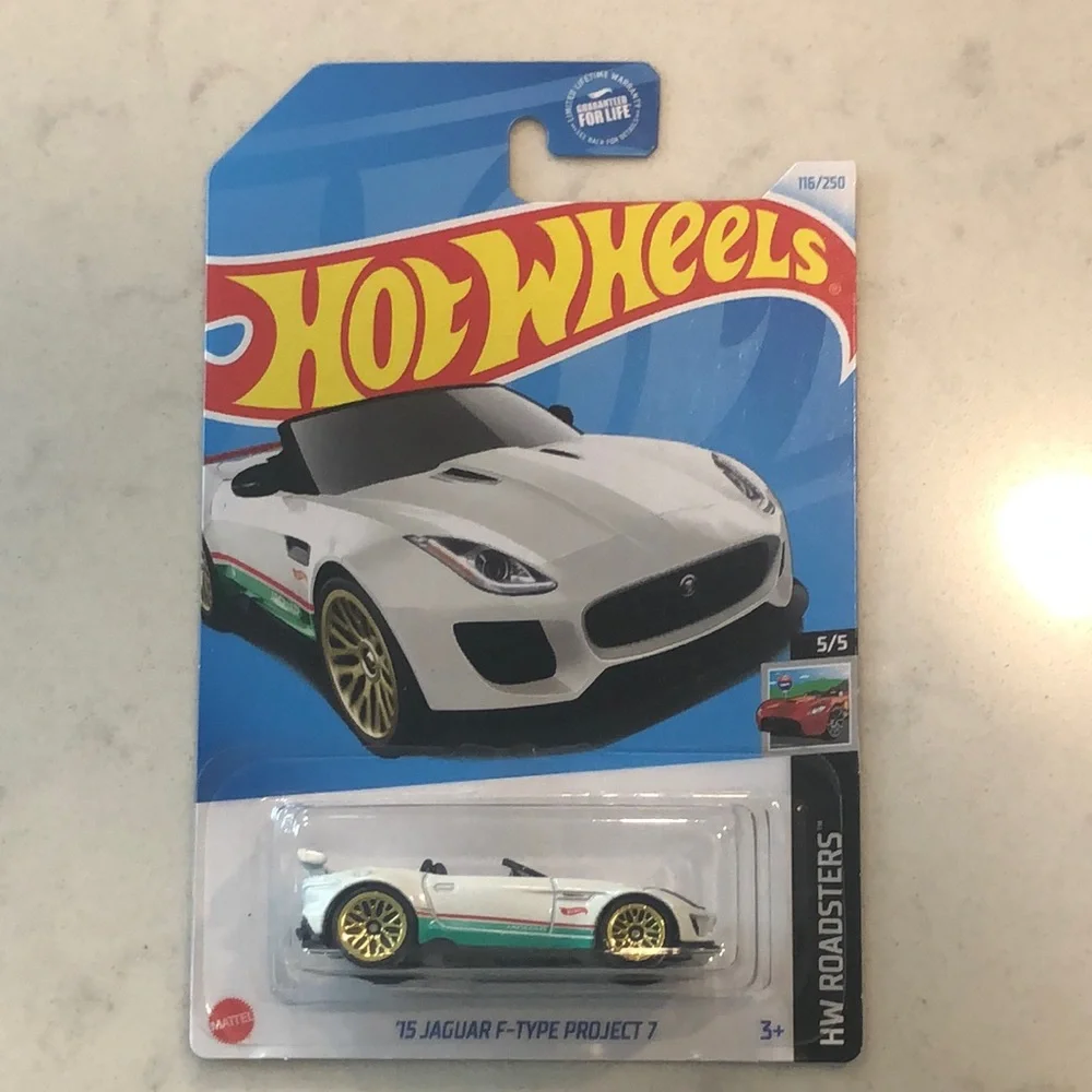 '15 Jaguar F-Type Project 7 Toy Car - White and Gold